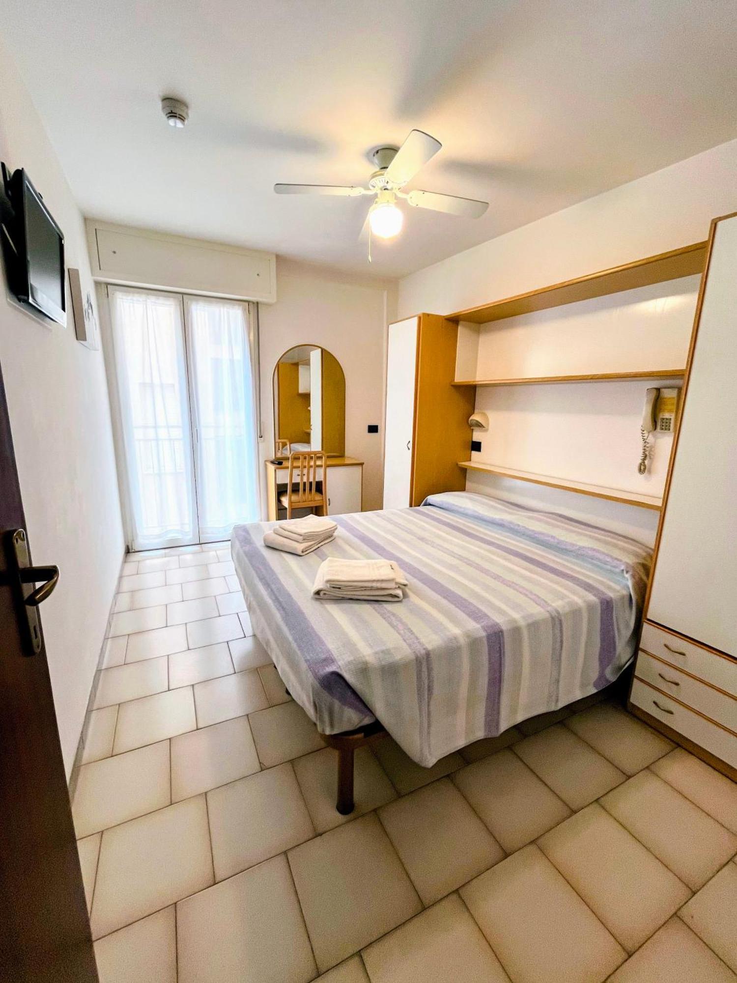 Albergo Villa Denny Rímini Exterior foto